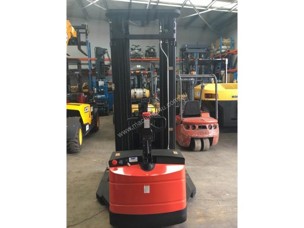 Pantographic Walkie Reach Stacker3
